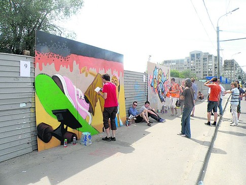 Уличным художникам дали щиты. Фото: М. Мирошниченко