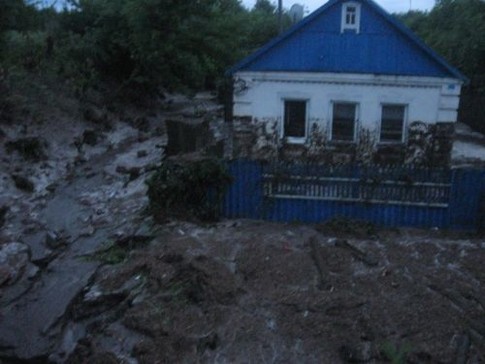 На Харьковщине семья чуть не утонула в доме во время ливня, фото центр пропаганды ГУ МЧС в Харьковской области