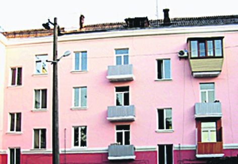 После ремонта. Дом покрасили, обновили балконы. Фото: М. Мирошниченко 