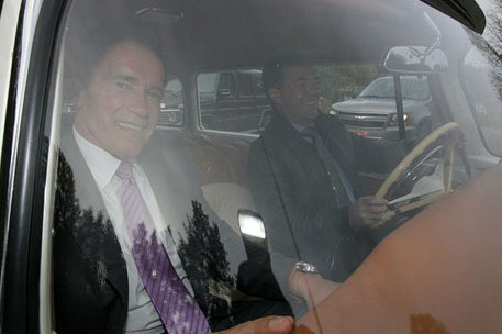 Медведев повез Шварценеггера в "Сколково" на "Чайке",фото с сайта president.kremlin.ru