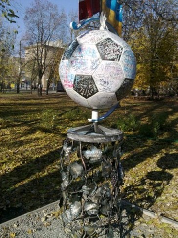 Памятник  был установлен как знак украинско-польской дружбы, фото Газеты по-киевски