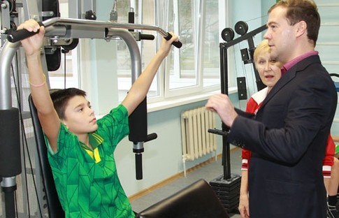 Дмитрий Медведев раздавал школьникам советы. Фото "Твой день"