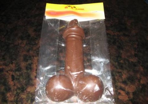В Бердичеве можно купить вот такой шоколадный пенис. Фото Журнала Житомира