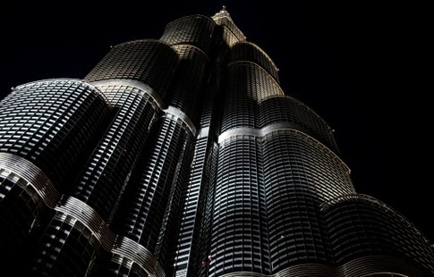 Ален Робер взобрался на небоскреб "Бурдж-Халифа". Фото AFP