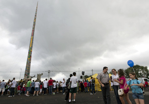 Высота башни из конструктора Lego в Сан-Паулу составила более 31 метра. Фото AFP