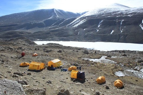 Лагерь альпинистов