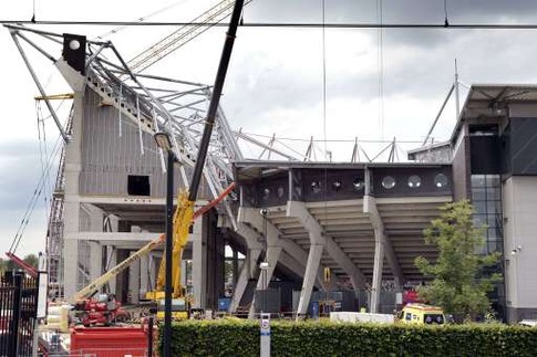 Крыша стадиона "Твенте" рухнула. Фото AFP