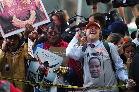 Присяжные признали личного врача Майкла Джексона виновным в его смерти, фото AFP