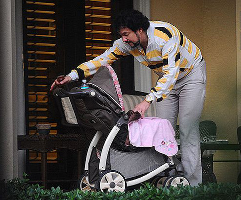 Филипп Киркоров вышел на прогулку с дочерью. Фото kp.ru