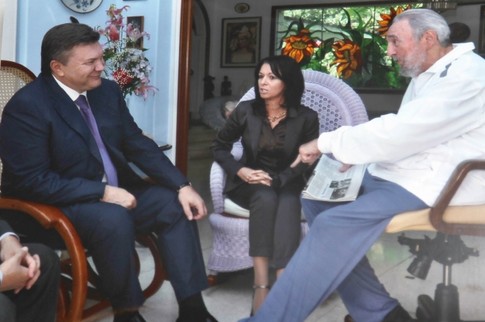 Янукович встречался с Фиделем Кастро в октябре 2011 года. Фото пресс-службы президента