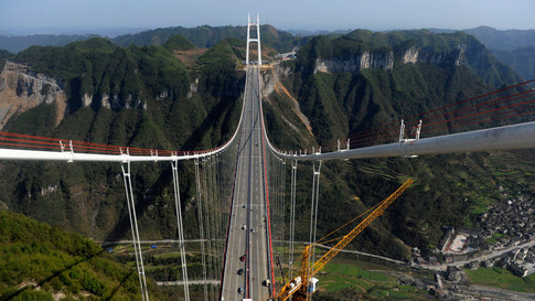 В Китае открылся самый длинный в мире мост через каньон. Фото ИТАР-ТАСС