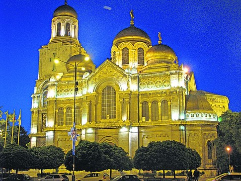 Варна. Городок похож на Одессу. Местный православный собор