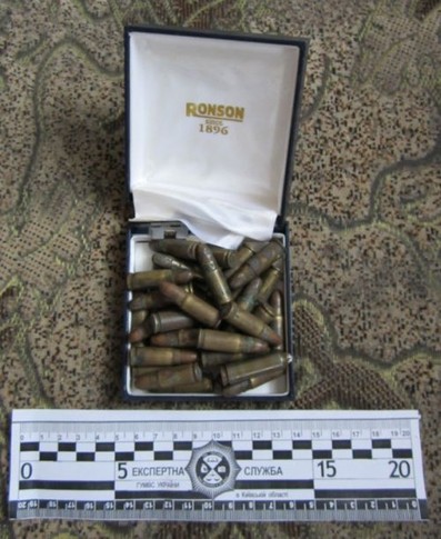 У преступников изъяли наркотики и оружие. Фото: пресс-служба МВД Украины в Киевской области