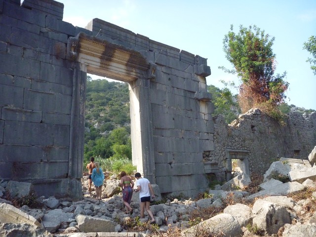 Руины древнего города Олимпос