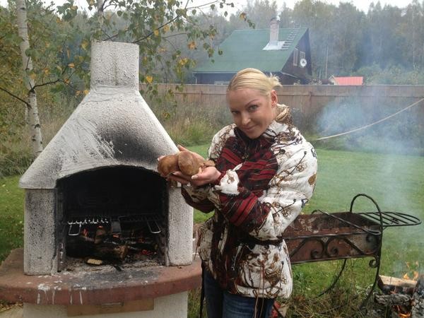 Анастасия Волочкова собрала грибов