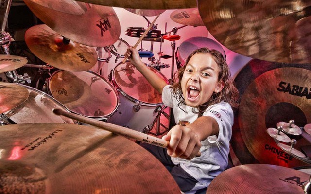 Самый юный профессиональный барабанщик – Джулиан Павон из США. На 21 марта 2010 года ему было 5 лет, 10 месяцев и три дня.