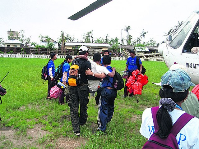 Мьянма. Эвакуация пострадавших от сильного наводнения. . Фото: пресс-служба "Украинских вертолетов"