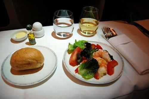 Обед в бизнес-классе. Авиалинии Singapore Airlines, Сидней — Сингапур
