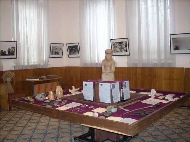 В 2010-м в музее впервые в Украине открыли выставку для слабовидящих людей. Любой экспонат можно потрогать, а на древней зернотерке можно даже постараться получить муку. Экспозицию составляют <br />
150 экспонатов с информационными табличками, написанными шрифтом Брайля.