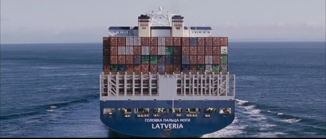 Киноляпы: гигантский морской контейнеровоз назвали 