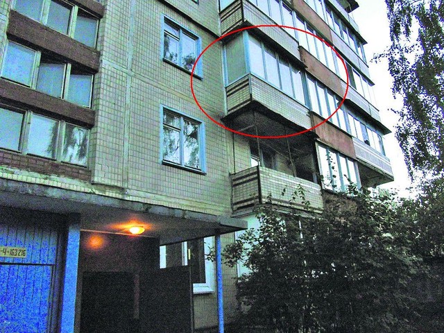 Киевская квартира подозреваемого. В пятницу тут двери никто не открывал