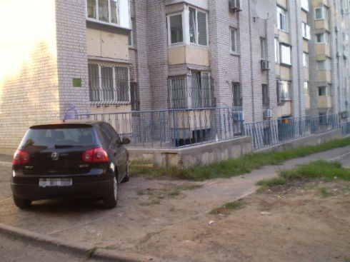 Дом, в котором находится один из офисов компании, обещавшей трудоустройство. Фото http://lohotron520.myqip.ru