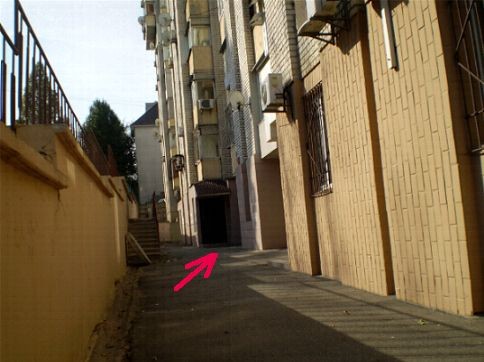 Дом, в котором находится один из офисов компании, обещавшей трудоустройство. Фото http://lohotron520.myqip.ru