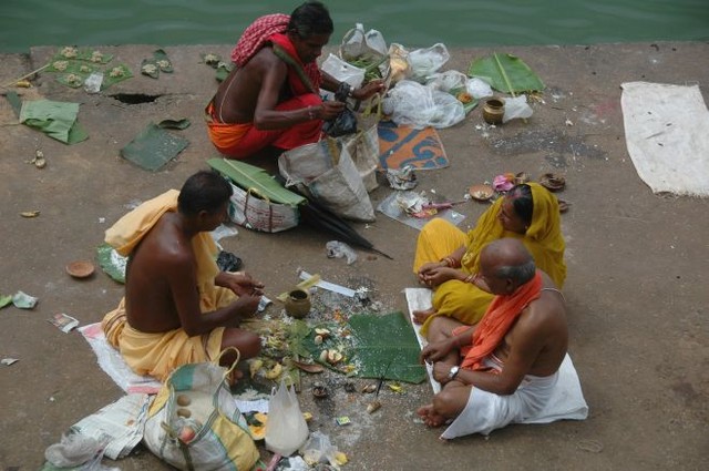Завтрак. Индийцам любая антисанитария нипочем. Фото: В. Черняк