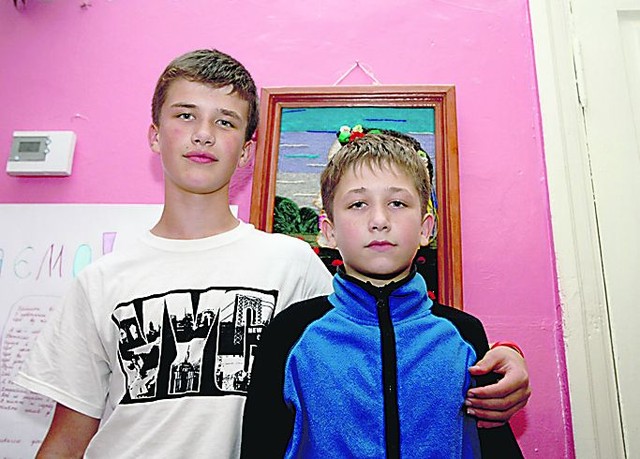 Братики Арсен и Андрей попросили ботинки и куртки  | Фото: Александр Яремчук