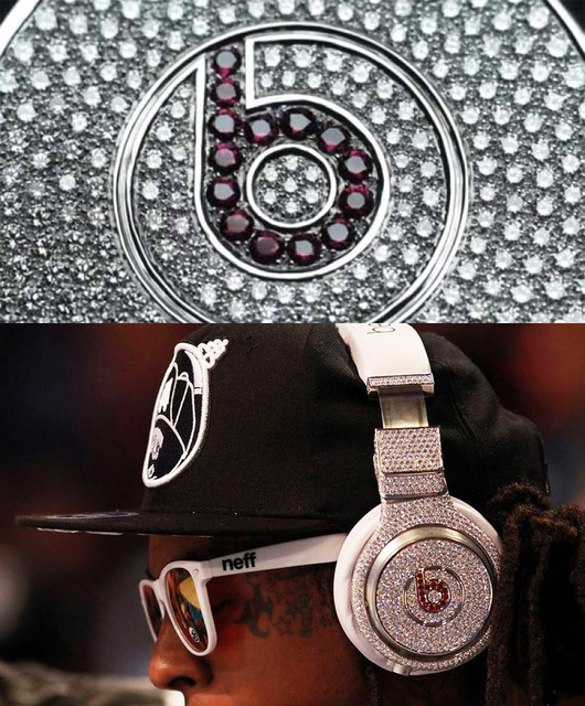 Самые дорогие наушники в мире были созданы компанией Beats By Dre совместно с ювелирной компанией Graff Diamonds, одним из самых известных и передовых дилеров драгоценных камней в мире. Украшенные бриллиантами в 114 карат. Стоимость – 1 млн долларов