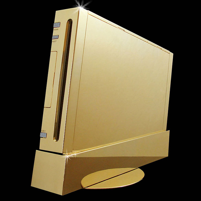 Игровая консоль Nintendo Wii Supreme за 481 250 долларов покрыта двумя с половиной килограммами 22-каратного золота. Кроме того, передние кнопки консоли декорированы 78 бриллиантами весом в 19,5 карата