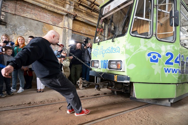 Олег Скавыш тянул вагон зубами и без опоры. Фото: AFP