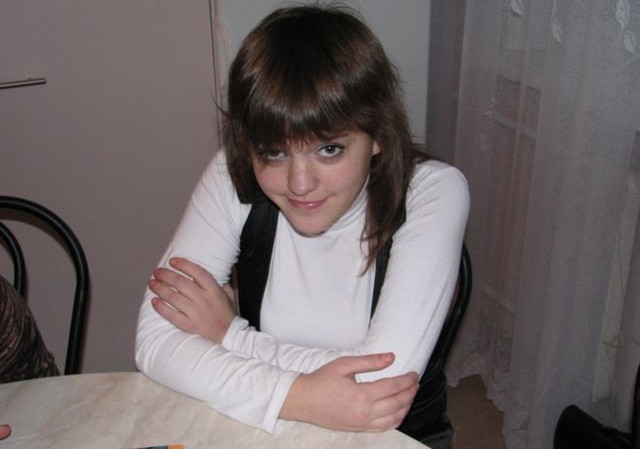 Катя, Днепропетровский детдом №3<br /><br />
15-летняя Катюша обожает готовить и слывет лучшей помощницей поваров детдома. 