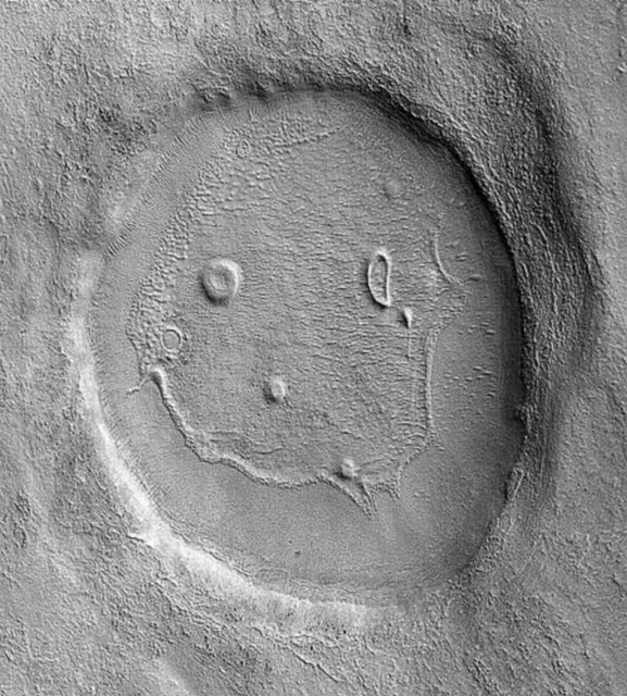 Кратер на Марсе. Фото NASA