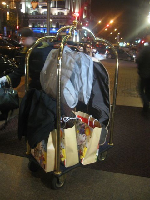 Багаж певицы. Насчитывал 11 чемоданов. Фото: А. Школьная