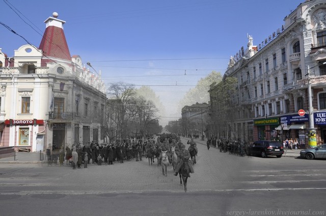 Дерибасовская ул. Советская кавалерийская часть проходит по освобождённой Одессе.