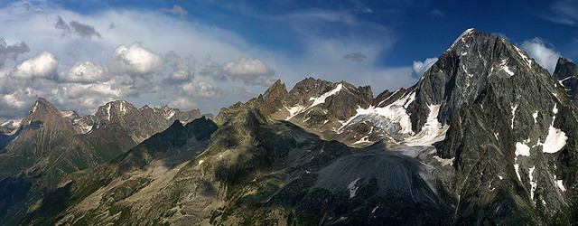 Вид на Эльбрус. Пейзажи Карачево-Черкесии запечатлел, взобравшись на одну из вершин