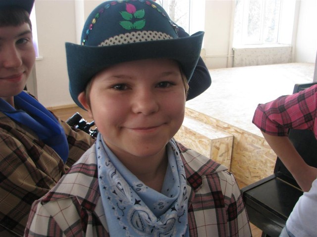Оксана Швейцер, 14 лет. Девочка хочет обрести родителей и чтобы ей подарили мобильный телефон