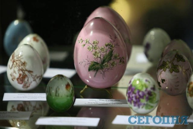 Фарфоровые яйца с росписью | Фото: Александр Яремчук