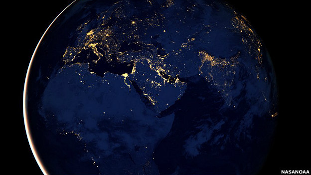 Изображение собрано из серии фотоснимков разных частей Земли, сделанных в безоблачные ночи, фото NASA
