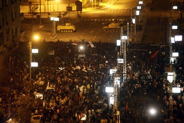 Каир. Оппозиция стягивает своих сторонников со всех городов. Военные пока демонстрируют нейтралитет. Фото АFP