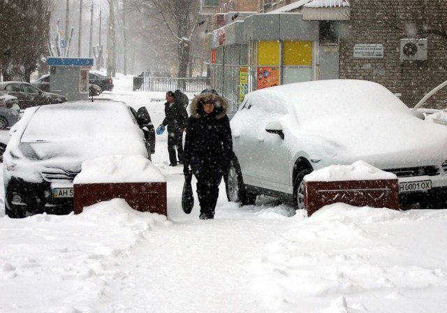 Для очистки города на улицы вывели 89 единиц снегоуборочной техники. Фото: М.Газизов
