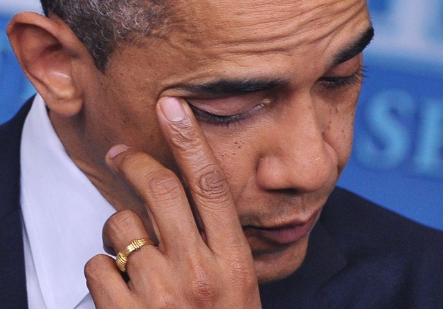 Выступая, Обама не смог сдержать слез, фото AFP