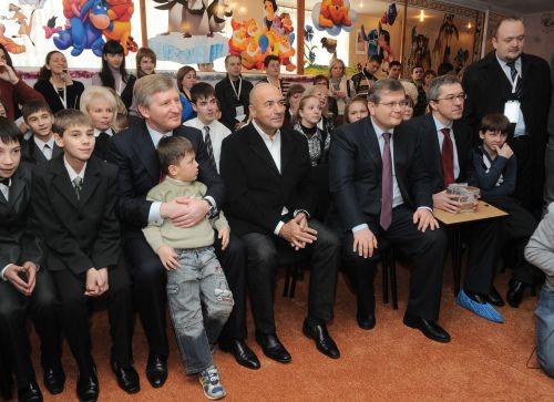2011-й год. Акция впервые проходила в Днепропетровске. Также в Донецкой области все интернатные учреждения получили подарки и помощь. 
