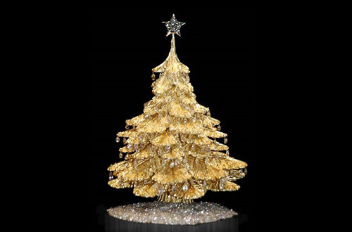 Американский ювелир Стив Квик создал из 18-каратного золота рождественскую елку, которую покрыли россыпью бриллиантов, исполнявших роль хрустящего снега. На верхушке красовалась платиновая звезда с алмазом весом в 4,52 карата. Стоимость елки – 500 тысяч долларов.