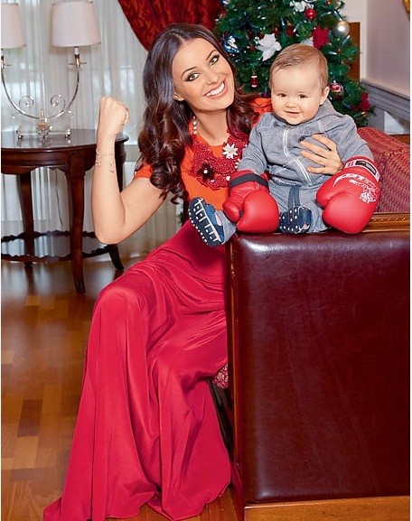 Оксана Федорова с сыном. Фото журнала "7Дней"