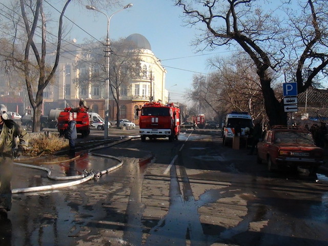 В результате незапланированного фейерверка три квартиры были уничтожены полностью, еще семь пострадало частично, фото 0629.com.ua
