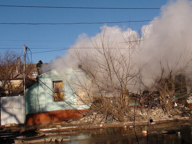 В результате незапланированного фейерверка три квартиры были уничтожены полностью, еще семь пострадало частично, фото 0629.com.ua