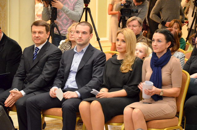 Евгения Тимошенко с Артуром Чечоткиным пришли на благотворительный аукцион. Фото предоставлено Фондом волонтеров Украины