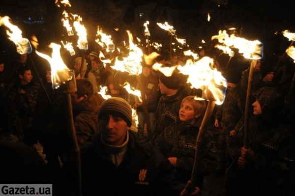 Факельное шествие во Львове в честь Степана Бандеры. Фото П. Паламарчук